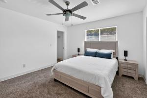 Bright, Spacious 2Bd 25Bt Townhome Interior