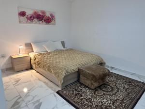 Quiet Private Suite & Room in Spinola Bay Central Near Beaches - Shared Apt