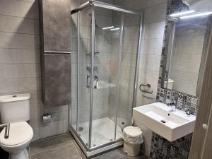 Quiet Private Suite & Room in Spinola Bay Central Near Beaches - Shared Apt