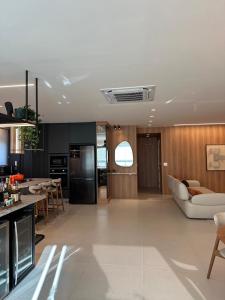 Apt luxo vista mar 160m com jacuzzi e 2 garagens