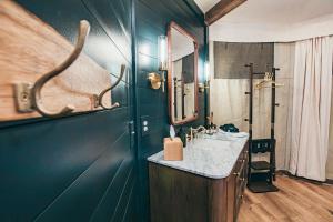 Luxuring Glamping Tent - The Dog Wood - Near Tryon International Equestrian Center - Wheat Creek Outpost