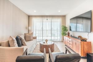 BRAND NEW! Stylish Stay in Vermare C7