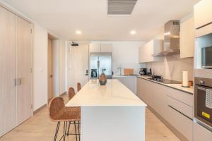 BRAND NEW! Stylish Stay in Vermare C7