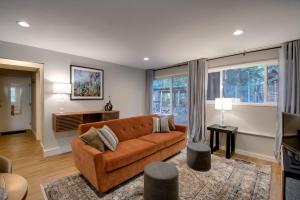 Walk to Beach and Village Bainbridge Island Gem!