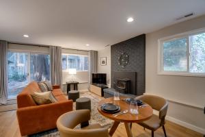 Walk to Beach and Village Bainbridge Island Gem!