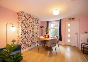 Stylish central location 3 bedroom house