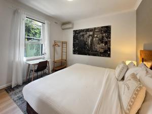 Cute 1 bedroom with sunny courtyard garden