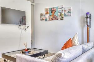 Urban Luxe Stay - 5 Min to Gautrain & Parking