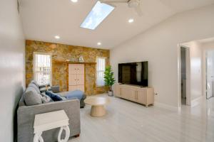 Private Pool! Lakefront Paradise in Port Charlotte