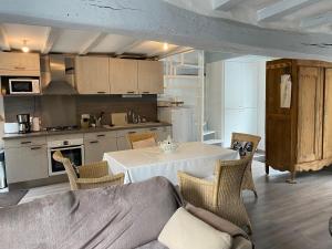 Belle maison renovée avec jardin terrasse -calme-proche mer -MESQUER