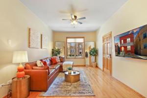 2 Bed Near OHare - Free Garage Parking - Quiet Stay