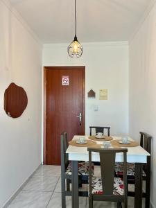 Lindo apartamento! 2 quartos com suíte, churrasqueira, garagem