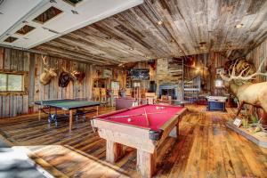 Near All-Season Trails Lakefront Crosby Getaway!