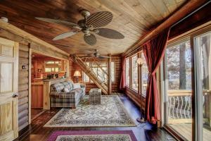 Near All-Season Trails Lakefront Crosby Getaway!