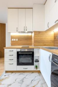 Evergreen 301 - Luxury ski apartment near gondola