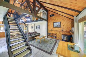 1 Mi to Dtwn Libby Peaceful Home with Creek Access!