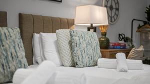 Compact Studio Nook Modern, Warm, Inviting