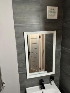 Стильні апартаменти з двома окремими спальнями з панорамним видом на Дніпро!