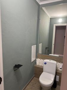 Стильні апартаменти з двома окремими спальнями з панорамним видом на Дніпро!