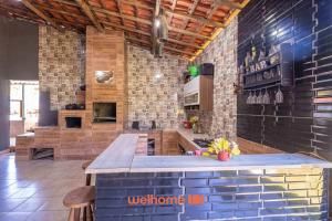 Sitio com piscina e lazer completo em Mongagua