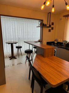 Apartamento com piscina a 100 metros da praia