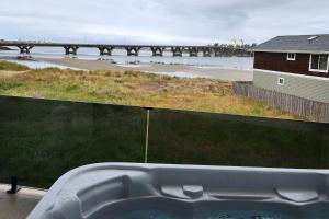 Spectacular Bridge and Bay Views! Bays Edge!