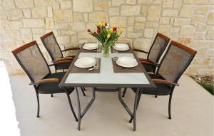 Amazing Apartment In Privlaka