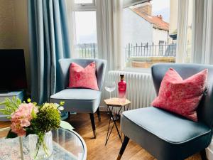 Kitson House - Sea Views, 1 min Walk to Harbour