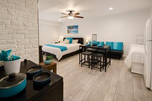 Hot Tub WiFi Gym Firepit Kitchen