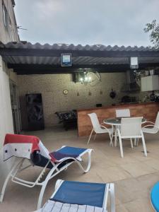 Casa com Piscina da Treze - 600m da Praia - Guarujá Enseada