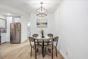 Cozy Apt Near Midtown Montrose Desk Games WiFi