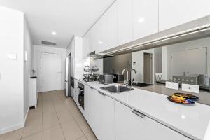 Top-Floor City View Stay at Newstead Towers