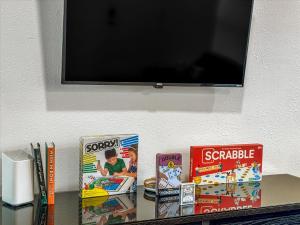 Near Montrose Midtown Flat Desk TV Games WiFi