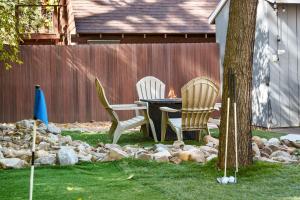 Tranquil Retreat with Fenced Backyard, Hot tub & Bar