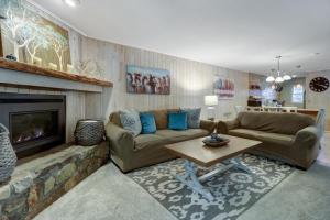 107 Woodbridge condo