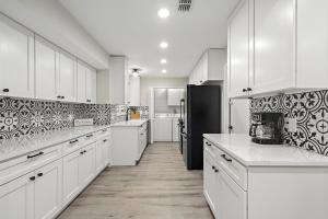 Cozy 5BR Home Sleeps 12 Near Downtown Austin and Tesla