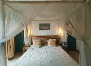 Home Stay 2 with Giriraj View I On Parikrama Marg I 5 mins to ISKCON & Daan Ghati