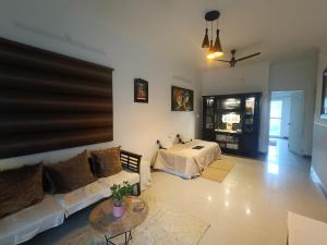 Home Stay 2 with Giriraj View I On Parikrama Marg I 5 mins to ISKCON & Daan Ghati