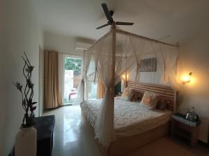 Home Stay 2 with Giriraj View I On Parikrama Marg I 5 mins to ISKCON & Daan Ghati