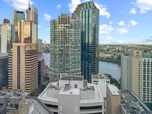 Luxury Stay in Brisbane Skytower by Stylish Stays