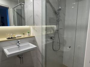 Luxury Stay in Brisbane Skytower by Stylish Stays