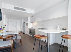 Lvl 24 Apartment in the heart of CBD by Stylish Stays