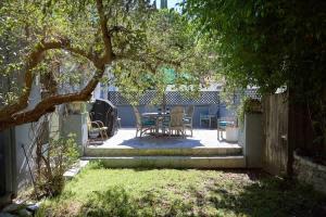 Classic 2BR Hollywood Glam Eclectic LA Elegance