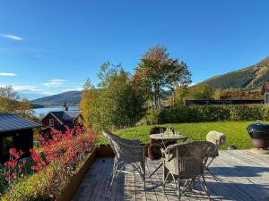 Mountain House With Lakeview For Large Families