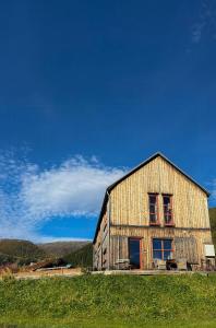 Mountain House With Lakeview For Large Families