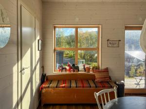 Mountain House With Lakeview For Large Families