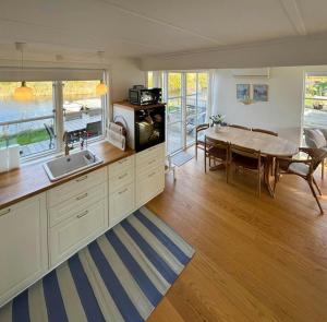 Holiday Home By The Water In Øer Maritime