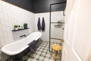 Clayfield Family Home - Close to City and Airport