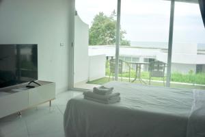 Pure Sunset Beach - By Mikihollick