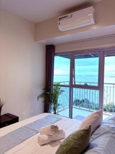 2BR at Bayshore 2 Near Okada & Airport